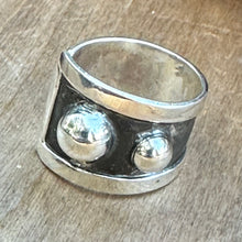 Load image into Gallery viewer, R0175.   Adjustable Oxidized Ring
