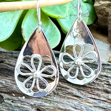 Load image into Gallery viewer, E0633 Daisy Earrings 2.2”
