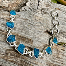 Load image into Gallery viewer, B0288.   Natural Apatite Toggle Bracelet
